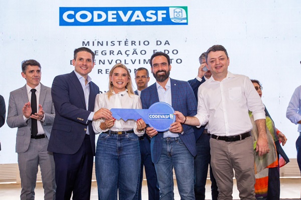 Hugo Motta participa da entrega de mais de 60 veículos e máquinas para fortalecer serviços nos municípios da Paraíba blog - Hugo Motta participa da entrega de mais de 60 veículos e máquinas para fortalecer serviços nos municípios da Paraíba