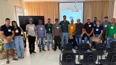Prefeito Ceninha Lucena prestigia abertura de curso de capacitação para produtores rurais em Bonito de Santa Fé ceninha 390x220 - Prefeito Ceninha Lucena prestigia abertura de curso de capacitação para produtores rurais em Bonito de Santa Fé