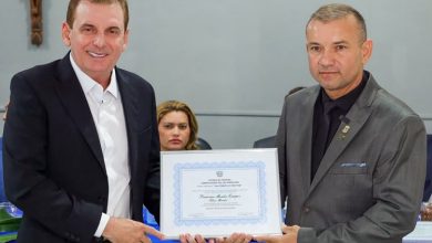 Câmara de Aparecida entrega título de Cidadão Aparecidense ao deputado Chico Mendes durante aniversário da cidade chico001 390x220 - Câmara de Aparecida entrega título de Cidadão Aparecidense ao deputado Chico Mendes durante aniversário da cidade