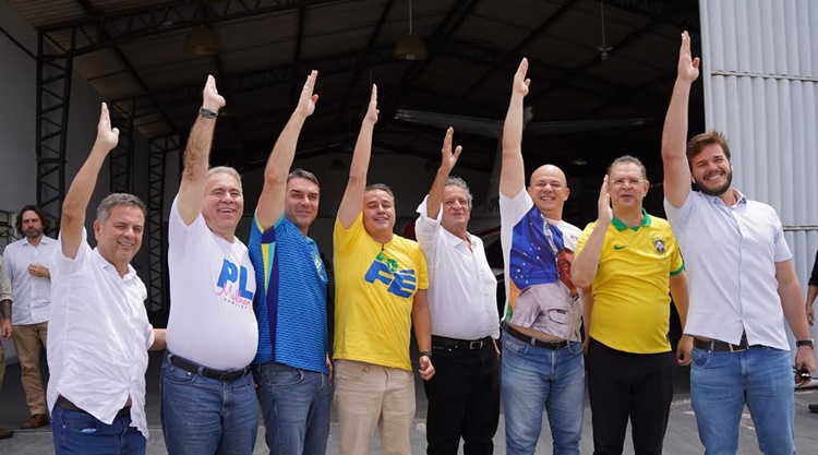 Flávio Bolsonaro confirma presença no Maior São João do Mundo ao lado de Efraim Filho em Campina Grande efraimebruno - Flávio Bolsonaro confirma presença no Maior São João do Mundo ao lado de Efraim Filho em Campina Grande