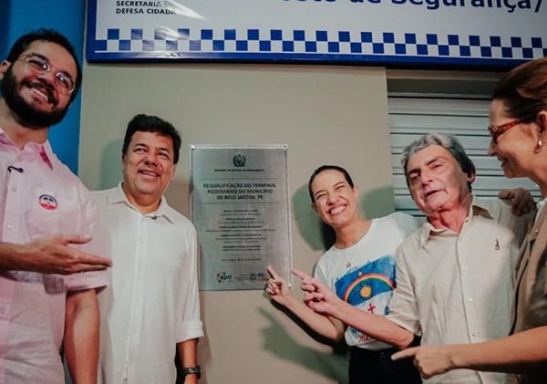 Em Belo Jardim: Ao lado do prefeito Gilvandro Estrela, governadora Raquel Lyra entrega novo Terminal Rodoviário e títulos de propriedade ge - Em Belo Jardim: Ao lado do prefeito Gilvandro Estrela, governadora Raquel Lyra entrega novo Terminal Rodoviário e títulos de propriedade