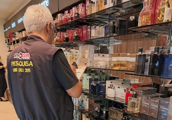 Pesquisa do Procon de João Pessoa encontra diferença de até R$ 1.055 nos preços de perfume feminino jp001 - Pesquisa do Procon de João Pessoa encontra diferença de até R$ 1.055 nos preços de perfume feminino