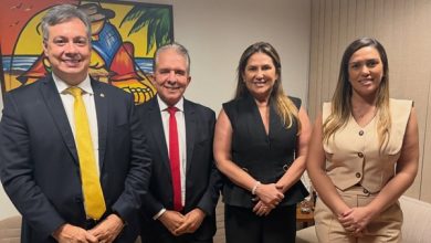 Deputado Júnior Araújo participa da Marcha dos Prefeitos e busca benefícios para Cajazeiras ao lado da prefeita Corrinha Delfino jrbsb 390x220 - Deputado Júnior Araújo participa da Marcha dos Prefeitos e busca benefícios para Cajazeiras ao lado da prefeita Corrinha Delfino