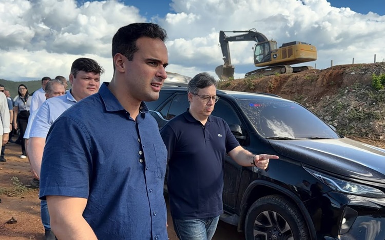 Deputado Júnior Araújo acompanha obras da PB-370 ao lado do governador Lucas Ribeiro em Curral Velho jrcv - Deputado Júnior Araújo acompanha obras da PB-370 ao lado do governador Lucas Ribeiro em Curral Velho