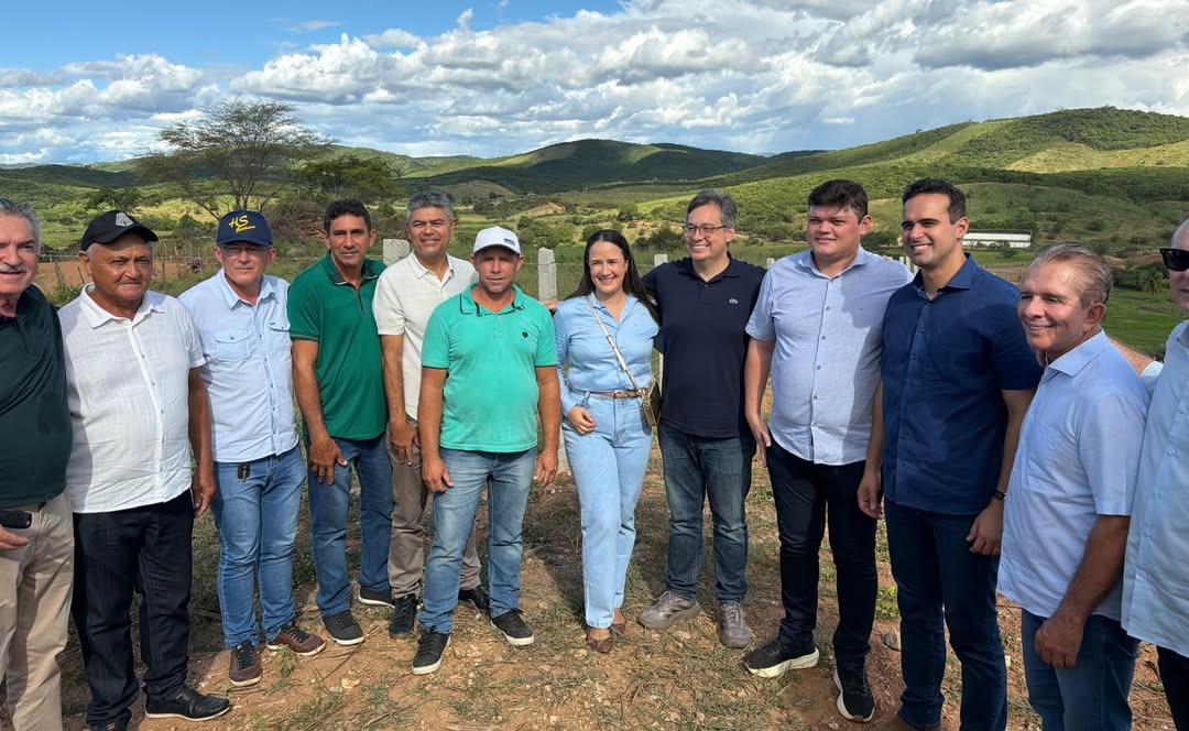 Deputado Júnior Araújo acompanha obras da PB-370 ao lado do governador Lucas Ribeiro em Curral Velho jrcv2 - Deputado Júnior Araújo acompanha obras da PB-370 ao lado do governador Lucas Ribeiro em Curral Velho