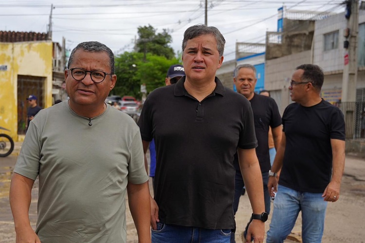 Efraim Filho mobiliza apoio às vítimas das chuvas e com Nilvan Ferreira percorre áreas atingidas nilvan1 1 - Efraim Filho mobiliza apoio às vítimas das chuvas e com Nilvan Ferreira percorre áreas atingidas