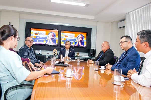 TCE-PB recebe prefeito de Patos para discutir políticas públicas com foco na Primeira Infância prefeitopatos - TCE-PB recebe prefeito de Patos para discutir políticas públicas com foco na Primeira Infância