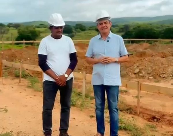 Prefeito Rinaldo Cipriano acompanha início das obras de creche no Distrito de Santa Rita, em Joca Claudino rinaldo 600x470 - Prefeito Rinaldo Cipriano acompanha início das obras de creche no Distrito de Santa Rita, em Joca Claudino