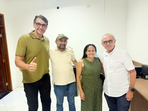 Em agenda no Sertão, Cícero Lucena recebe apoio de vereadora de Santa Cruz e amplia alianças na região santa - Em agenda no Sertão, Cícero Lucena recebe apoio de vereadora de Santa Cruz e amplia alianças na região