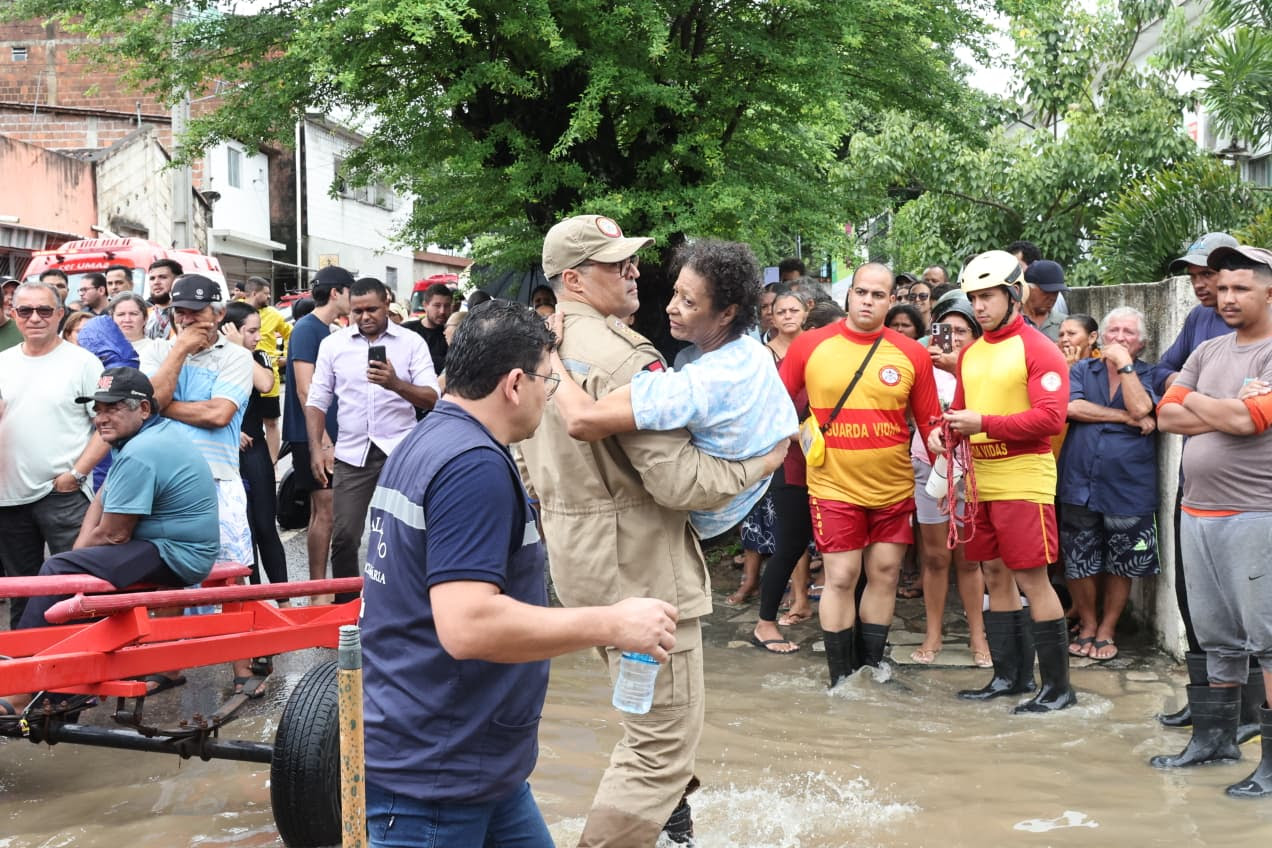 Governador Lucas Ribeiro reforça ações em Santa Rita contra impactos das chuvas e instala comitê no Centro Integrado de Comando e Controle unnamed3 - Governador Lucas Ribeiro reforça ações em Santa Rita contra impactos das chuvas e instala comitê no Centro Integrado de Comando e Controle