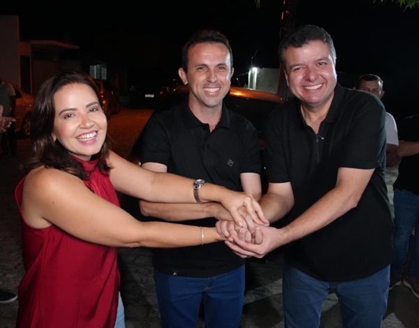 Pré-candidato a deputado estadual Diego Tavares amplia base política no Sertão e recebe apoio do presidente da Câmara de São Domingos valderan 600x470 - Pré-candidato a deputado estadual Diego Tavares amplia base política no Sertão e recebe apoio do presidente da Câmara de São Domingos