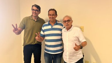 Cícero Lucena recebe apoio de vereador de Vieirópolis durante agenda em Sousa vieiropolis 390x220 - Cícero Lucena recebe apoio de vereador de Vieirópolis durante agenda em Sousa