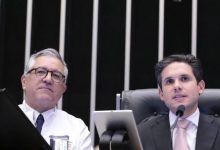 HUGOEMINISTRO 220x150 - Parceria entre Hugo Motta e Governo Federal garante ambulâncias, unidades odontológicas móveis e equipamentos para 15 municípios paraibanos; CONFIRA LISTA