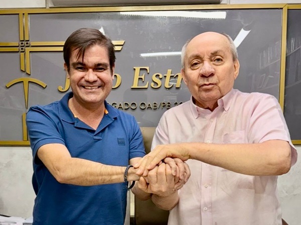 Mersinho Lucena amplia base política no Sertão e recebe apoio do ex-prefeito da cidade de Sousa, João Estrela MERSINHO E JOAO - Mersinho Lucena amplia base política no Sertão e recebe apoio do ex-prefeito da cidade de Sousa, João Estrela
