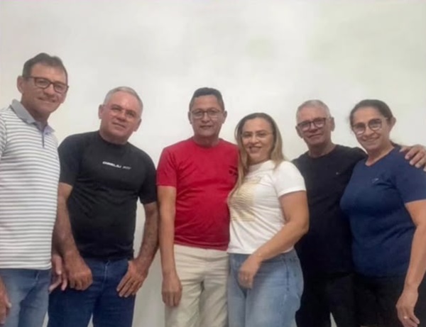 Prefeita Adeilza Soares oficializa rompimento com vice-prefeito e anuncia nova aliança política em São Domingos adeilzapronunciamento2 - Prefeita Adeilza Soares oficializa rompimento com vice-prefeito e anuncia nova aliança política em São Domingos