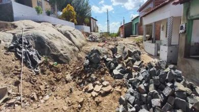 Prefeitura de Bom Jesus inicia retirada de pedreira em rua no Distrito São José; próximo passo será a pavimentação bjobras 390x220 - Prefeitura de Bom Jesus inicia retirada de pedreira em rua no Distrito São José; próximo passo será a pavimentação
