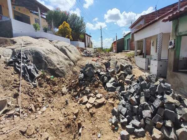 Prefeitura de Bom Jesus inicia retirada de pedreira em rua no Distrito São José; próximo passo será a pavimentação bjobras - Prefeitura de Bom Jesus inicia retirada de pedreira em rua no Distrito São José; próximo passo será a pavimentação