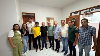Cícero Lucena recebe apoio do ex-prefeito Cigano e vereadores na cidade de São Domingos cigano 390x220 - Cícero Lucena recebe apoio do ex-prefeito Cigano e vereadores na cidade de São Domingos