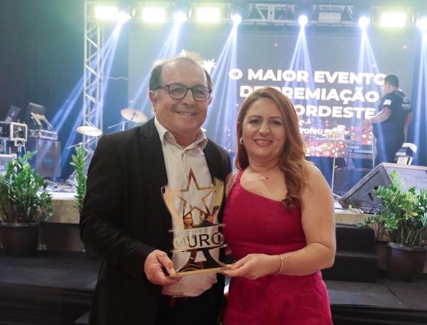 Prefeito Ceninha Lucena recebe Troféu Ouro e tem gestão reconhecida por avanços em Bonito de Santa Fé ouroceninha1 - Prefeito Ceninha Lucena recebe Troféu Ouro e tem gestão reconhecida por avanços em Bonito de Santa Fé