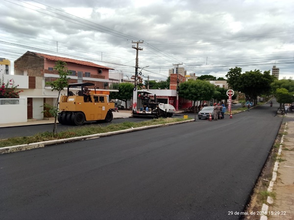 Recapeamento asfáltico avança e chega à Rua Juvenal Ledo, no Bairro Belo Horizonte, em Patos patosasfalto - Recapeamento asfáltico avança e chega à Rua Juvenal Ledo, no Bairro Belo Horizonte, em Patos