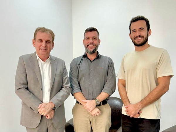Deputado Chico Mendes participa de audiência na SEPLAG ao lado do prefeito Vicente e reforça compromisso com o desenvolvimento de Serra Grande vicenteechico - Deputado Chico Mendes participa de audiência na SEPLAG ao lado do prefeito Vicente e reforça compromisso com o desenvolvimento de Serra Grande
