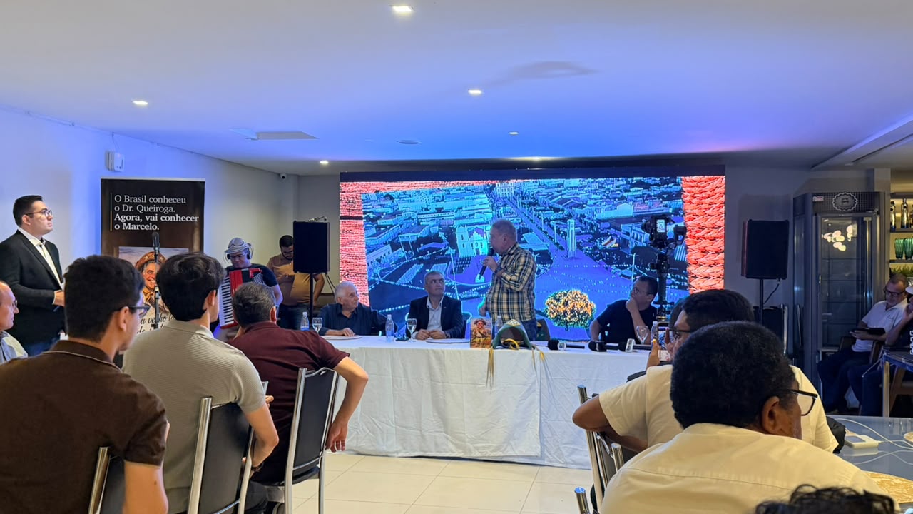 Pré-candidato ao Senado, Marcelo Queiroga lança livro sobre sua trajetória pessoal e política durante evento em Sousa e reúne apoiadores 05 - Pré-candidato ao Senado, Marcelo Queiroga lança livro sobre sua trajetória pessoal e política durante evento em Sousa e reúne apoiadores