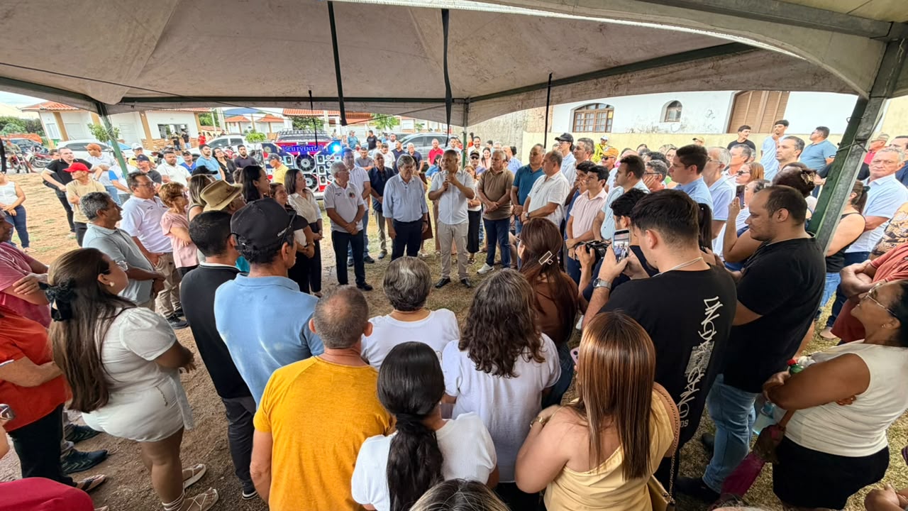 Prefeito Geroncio Junior reúne lideranças e reafirma apoio a João Azevêdo ao Senado e presenteia pré-candidato com guitarra durante visita a São Francisco 06sf - Prefeito Geroncio Junior reúne lideranças e reafirma apoio a João Azevêdo ao Senado e presenteia pré-candidato com guitarra durante visita a São Francisco