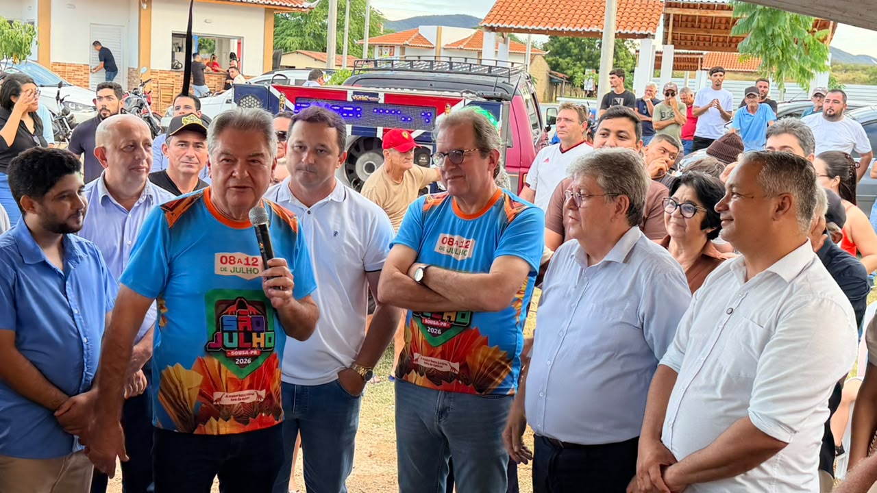 Prefeito Geroncio Junior reúne lideranças e reafirma apoio a João Azevêdo ao Senado e presenteia pré-candidato com guitarra durante visita a São Francisco 09sf - Prefeito Geroncio Junior reúne lideranças e reafirma apoio a João Azevêdo ao Senado e presenteia pré-candidato com guitarra durante visita a São Francisco