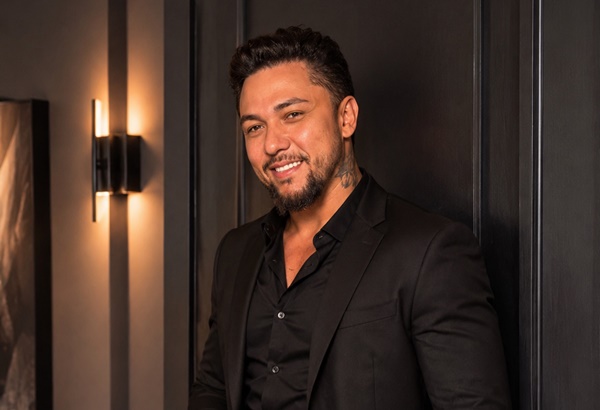 Cantor Carlinhos Caiçara tem nome especulado para integrar a Banda Collo de Menina CARLINHOS1 - Cantor Carlinhos Caiçara tem nome especulado para integrar a Banda Collo de Menina