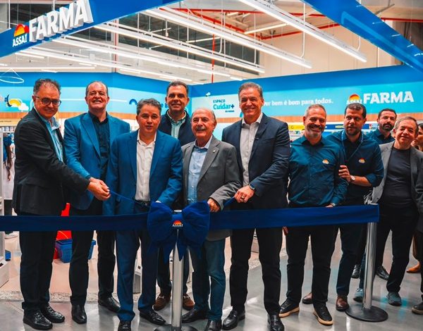 Lei de Efraim Filho deve baixar preço de remédios após inauguração da primeira farmácia em supermercado do Brasil EFRAIMF 600x470 - Lei de Efraim Filho deve baixar preço de remédios após inauguração da primeira farmácia em supermercado do Brasil