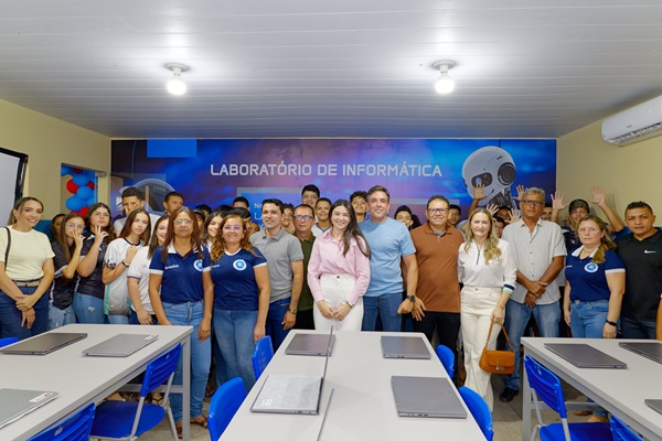 Prefeito Neto de Coraci entrega Laboratório de Informática e inaugura Centro Multiprofissional durante programação dos 67 anos de São José da Lagoa Tapada SJ2 - Prefeito Neto de Coraci entrega Laboratório de Informática e inaugura Centro Multiprofissional durante programação dos 67 anos de São José da Lagoa Tapada