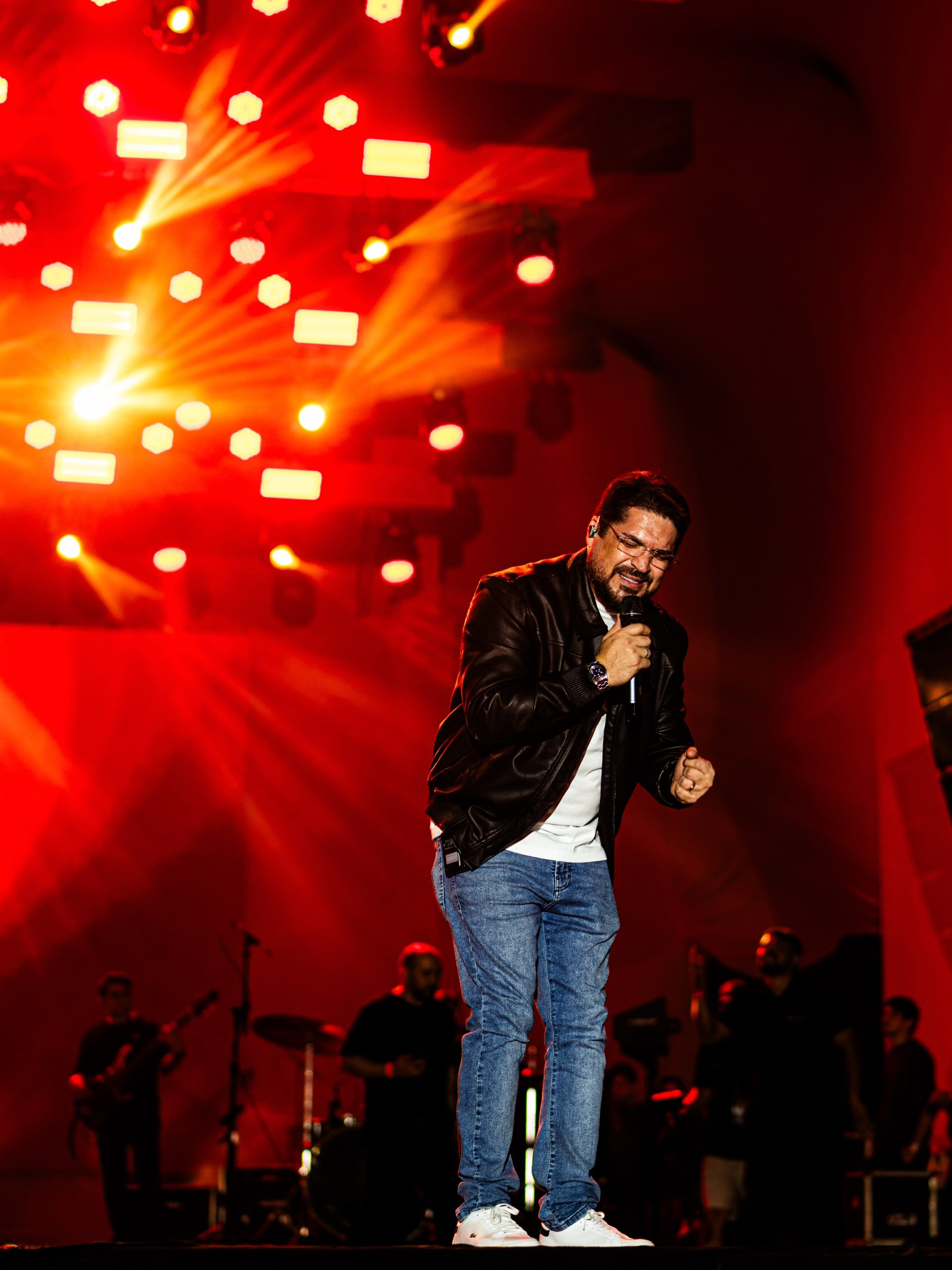 São Julho 2026 começa com noite de fé e grande público em abertura marcada por adoração e expectativa para os próximos shows SaveClip.App 741969307 18417239098177570 989105407749759786 n scaled - São Julho 2026 começa com noite de fé e grande público em abertura marcada por adoração e expectativa para os próximos shows
