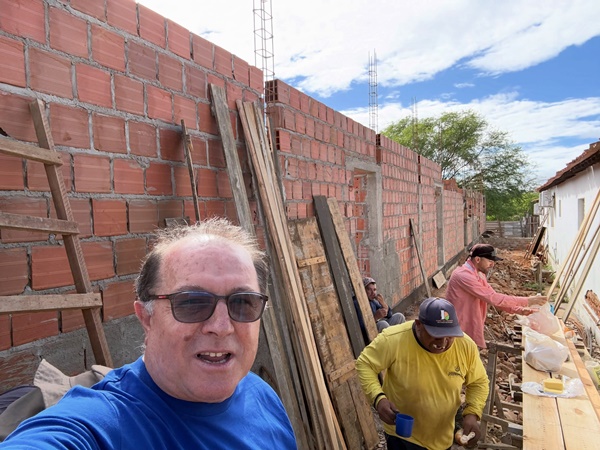 Prefeito Ceninha Lucena acompanha obras e destaca avanços na infraestrutura de Bonito de Santa Fé ceninhaobras2 - Prefeito Ceninha Lucena acompanha obras e destaca avanços na infraestrutura de Bonito de Santa Fé