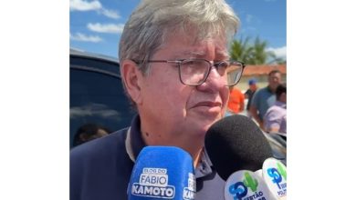 João Azevêdo minimiza influência política de André Gadelha no Sertão: "Não tenho nenhum problema" j 390x220 - João Azevêdo minimiza influência política de André Gadelha no Sertão: "Não tenho nenhum problema"