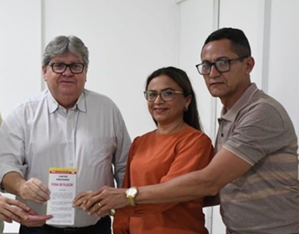 Prefeita Adeilza Soares recebe João Azevêdo em São Domingos para reafirmar apoio político joaoeadeilza 600x470 - Prefeita Adeilza Soares recebe João Azevêdo em São Domingos para reafirmar apoio político