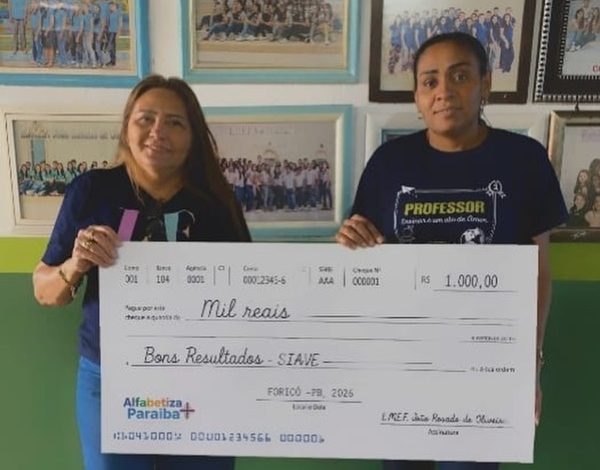 Professora de Jericó é premiada por destaque na alfabetização e recebe bonificação por resultados educacionais profjerico 600x470 - Professora de Jericó é premiada por destaque na alfabetização e recebe bonificação por resultados educacionais